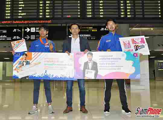 5 เยาวชนไทย หลังลุยชิงแชมป์โลกด้านไอที ที่สหรัฐอเมริกา ใน 2 เวทีการแข่งขัน Microsoft และ Adobe กลับถึงไทย